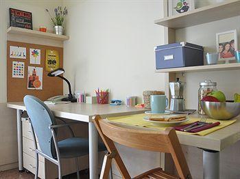 Residencia Universitaria Blas De Otero Apartamento *
