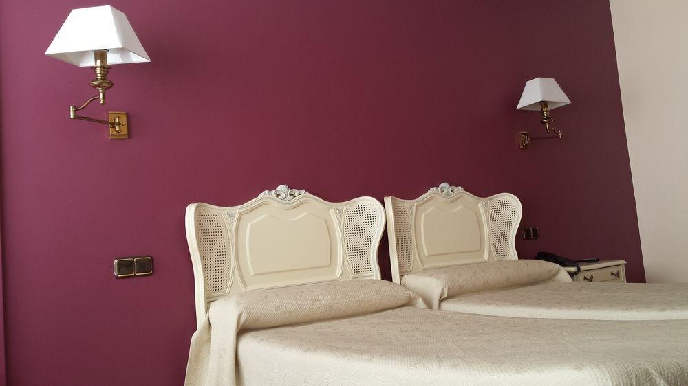 Artxanda Bilbao, Parking Gratuito En El Exterior Junto Al (adults Only) Hotel Bilbao