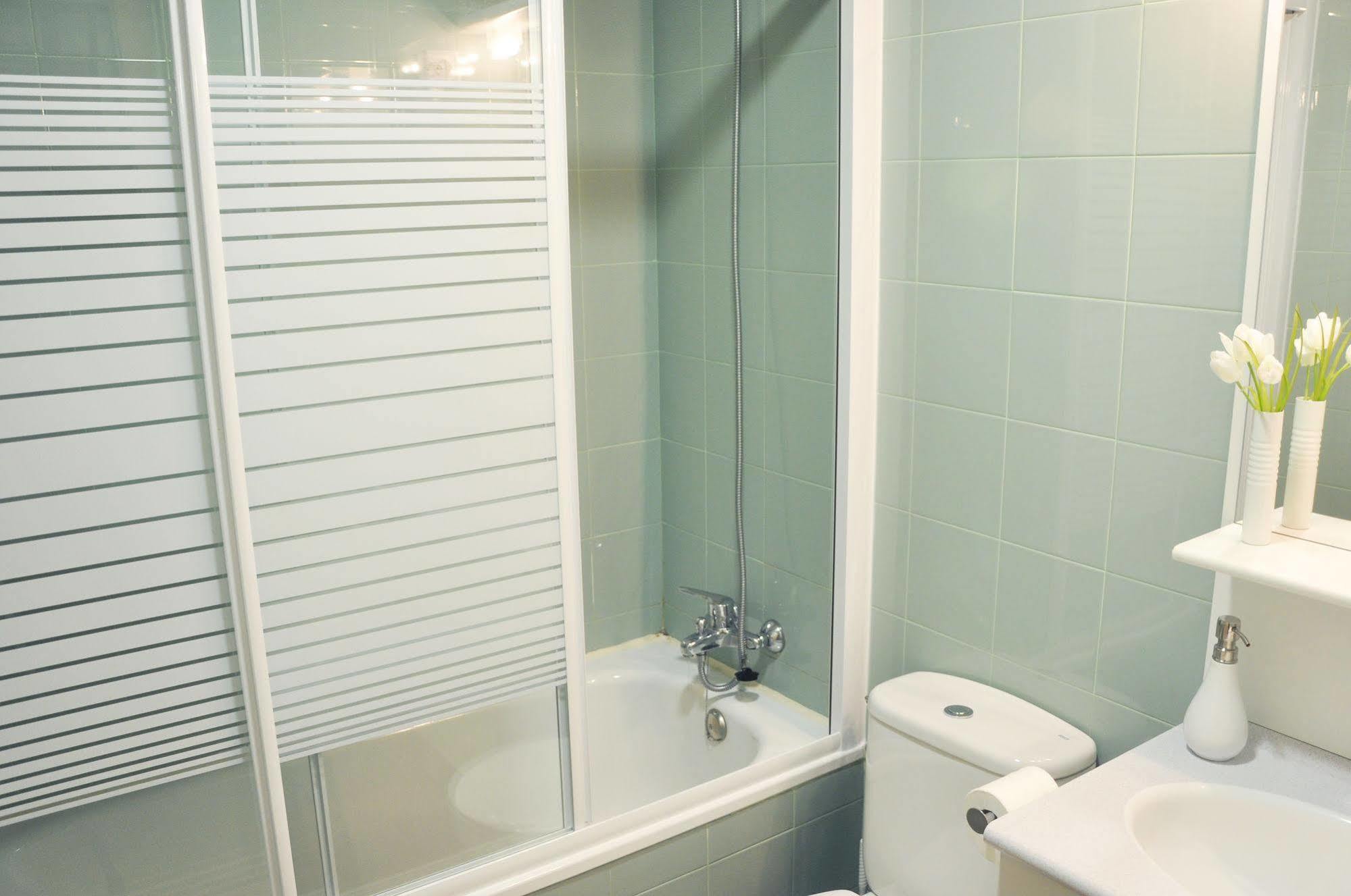 Residencia Universitaria Blas De Otero Apartamento *