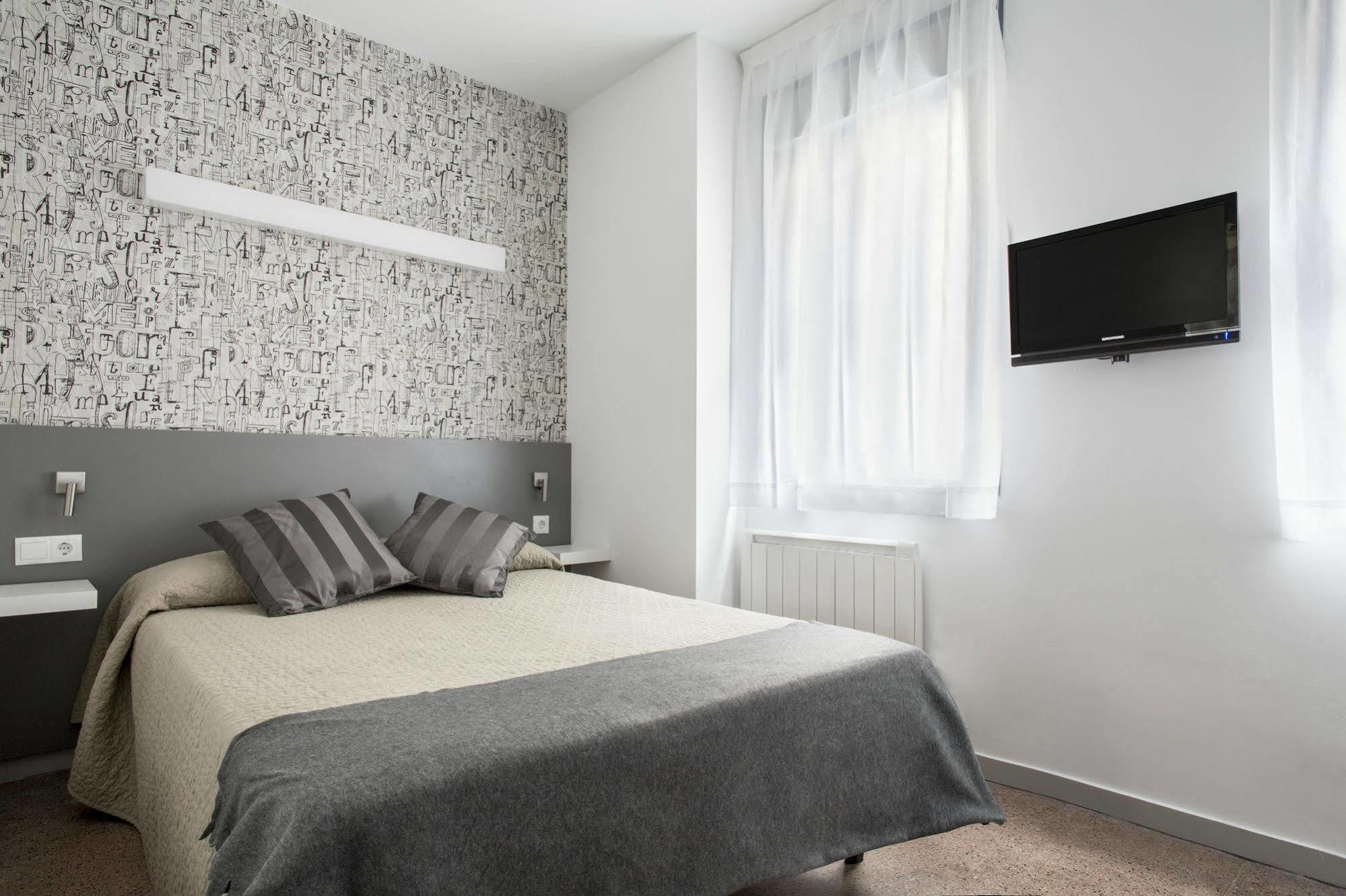 Residencia Universitaria Blas De Otero Apartamento *