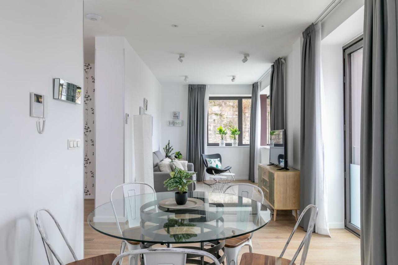 Riverside By Forever Apartment
