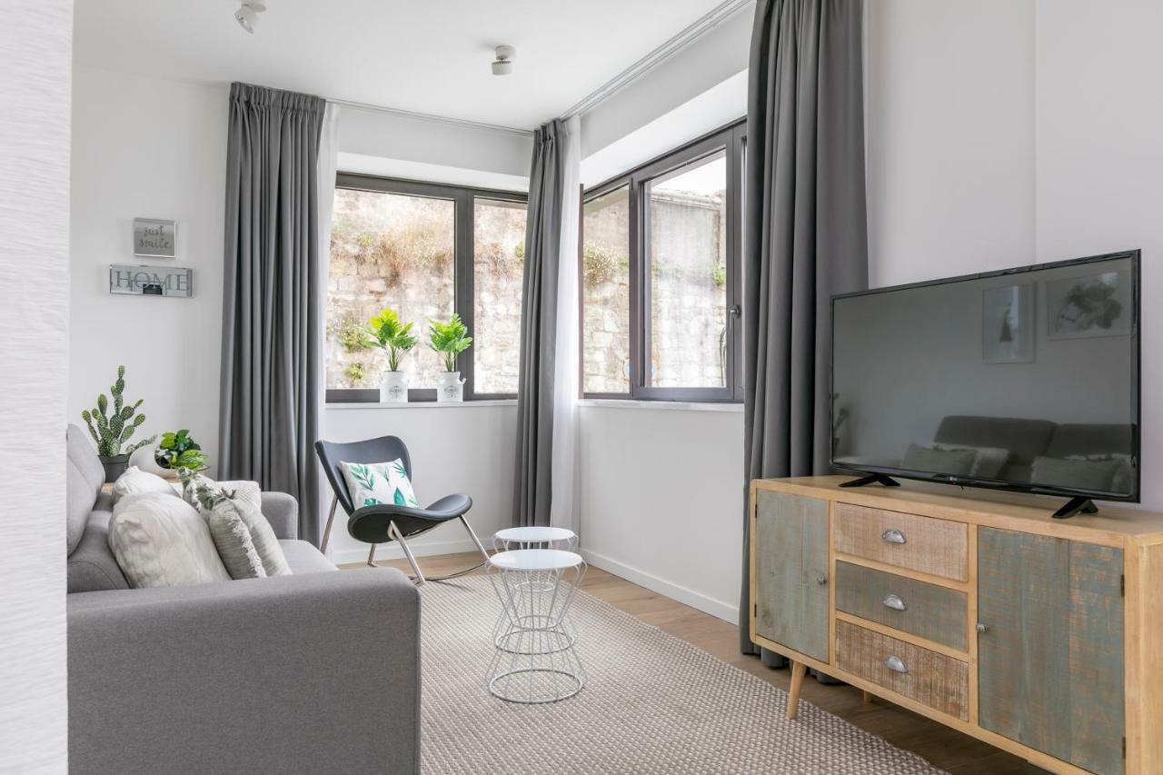 Riverside By Forever Apartment