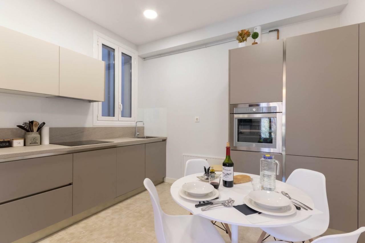 Acogedor, De Diseño Moderno En Zona Antigua Apartamento