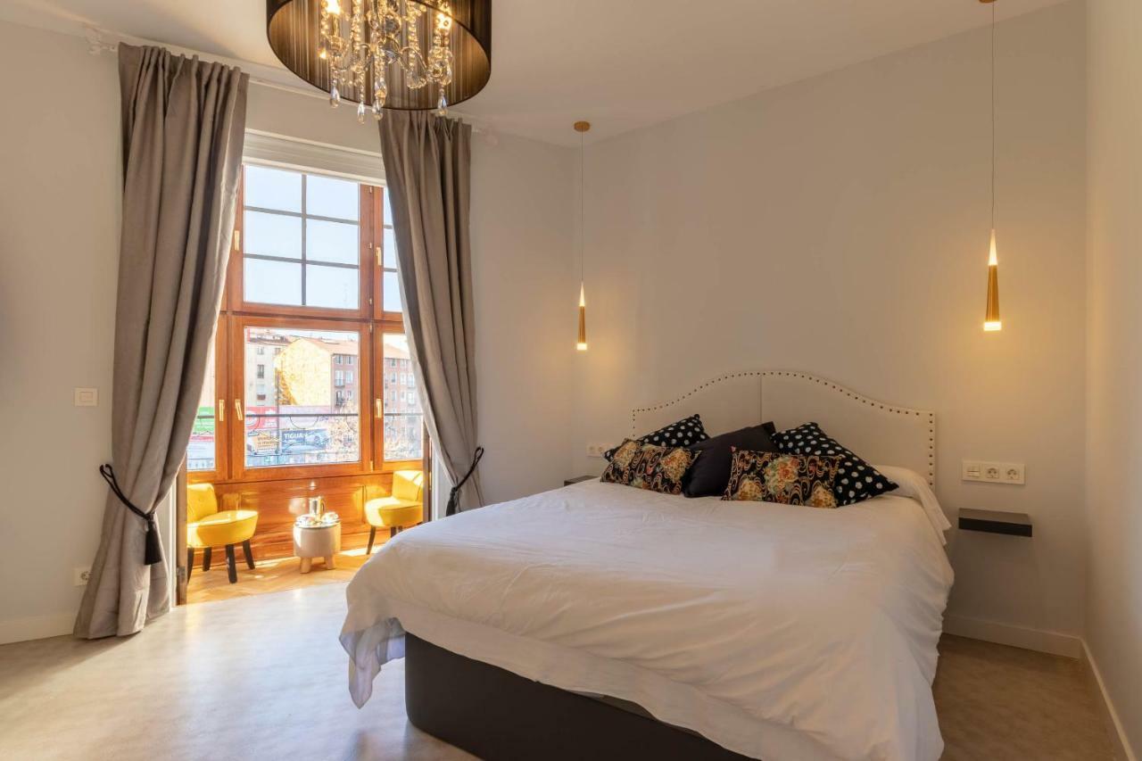 Acogedor, De Diseño Moderno En Zona Antigua Apartamento