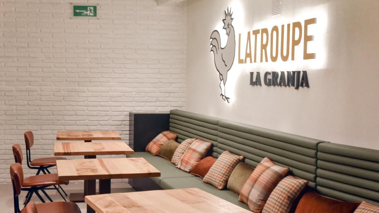 Latroupe La Granja Hostal *