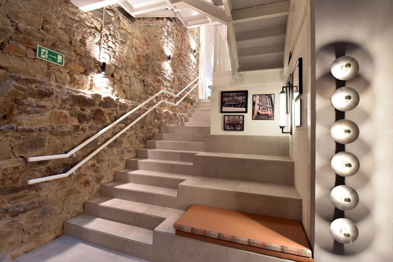 Latroupe La Granja Hostal Bilbao