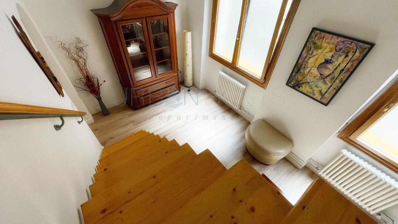 Con Encanto Centrico, Wifi Y Patio Apartamento *