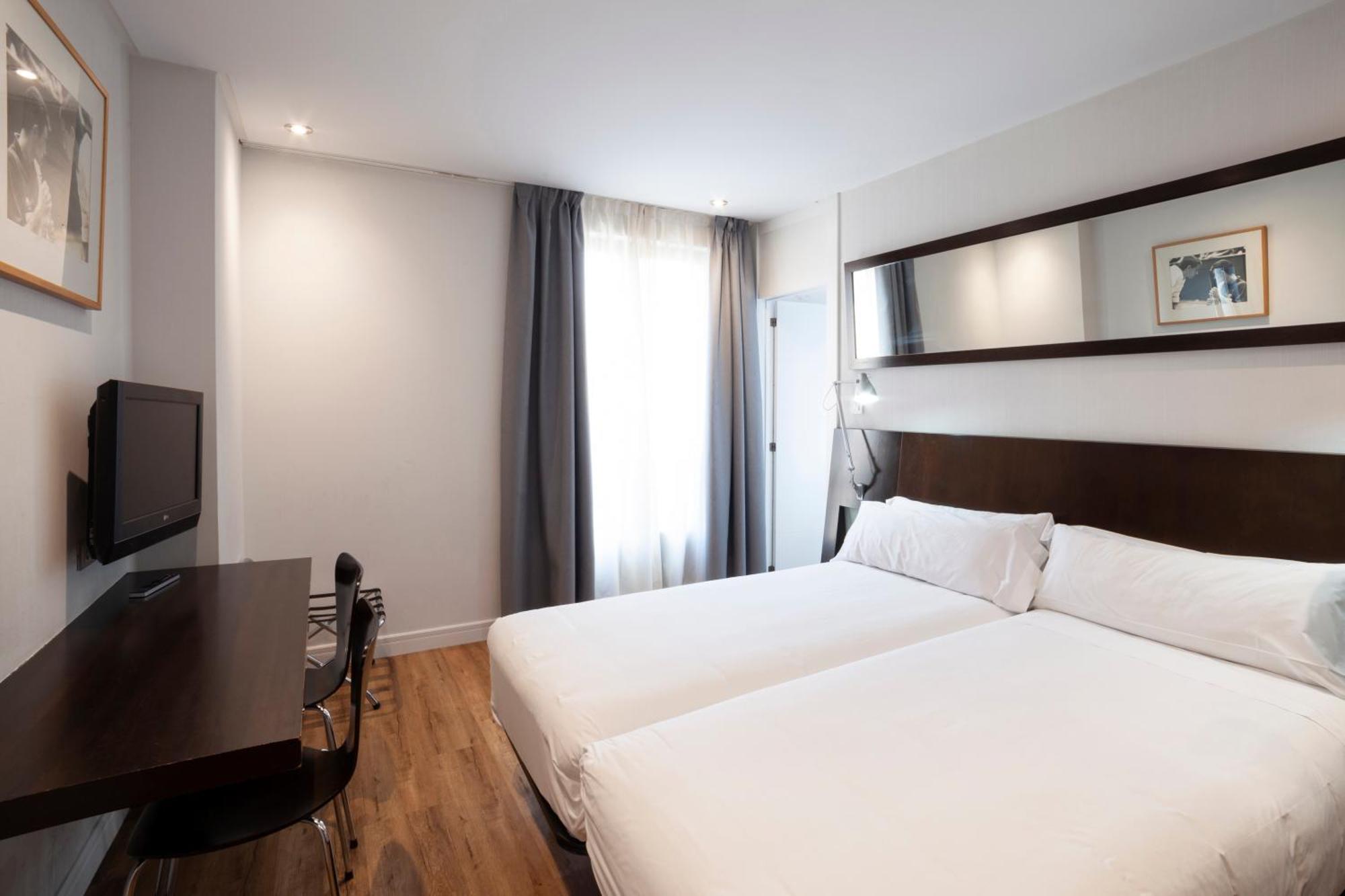 Petit Palace Arana Hotel