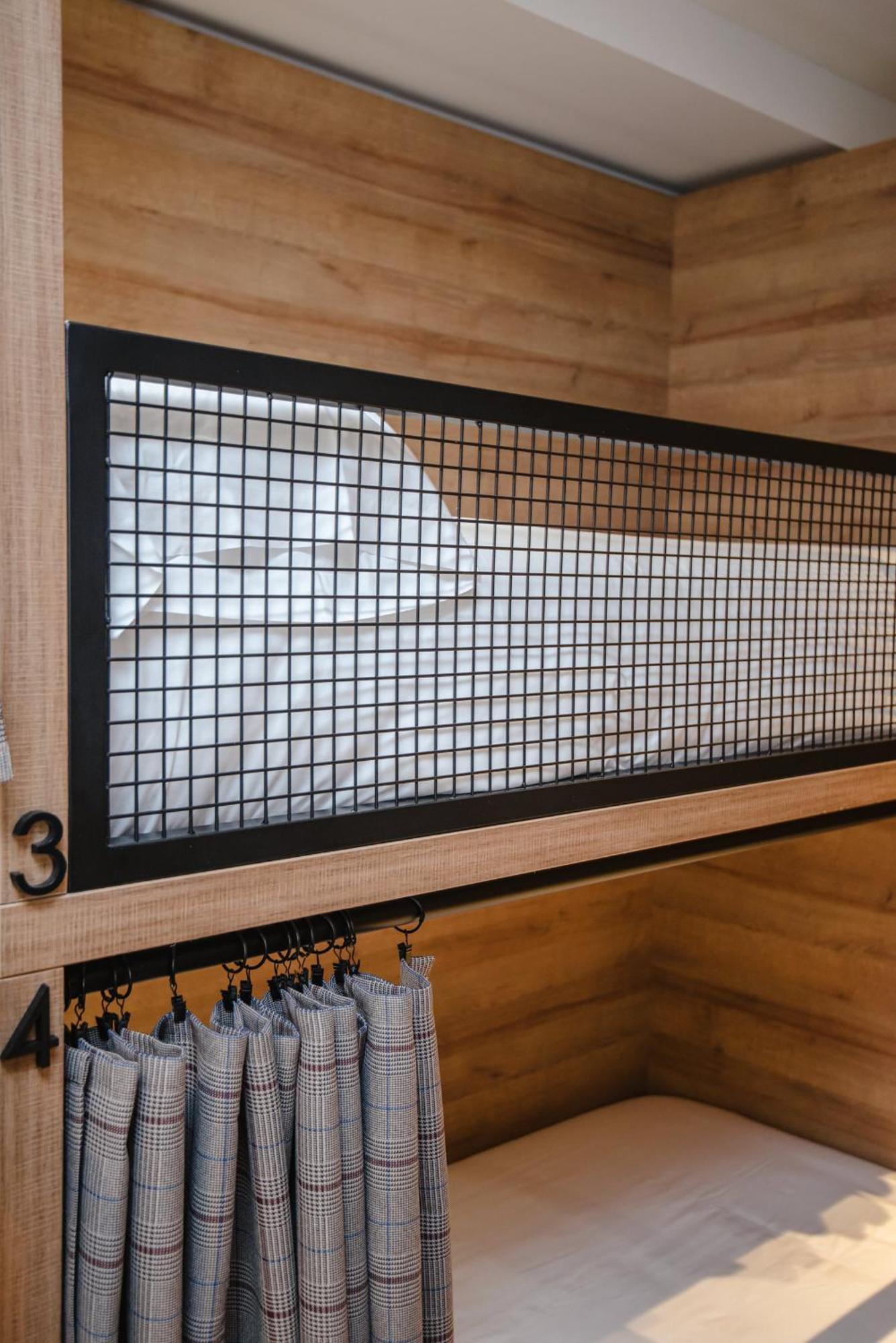 Hostal Latroupe La Granja