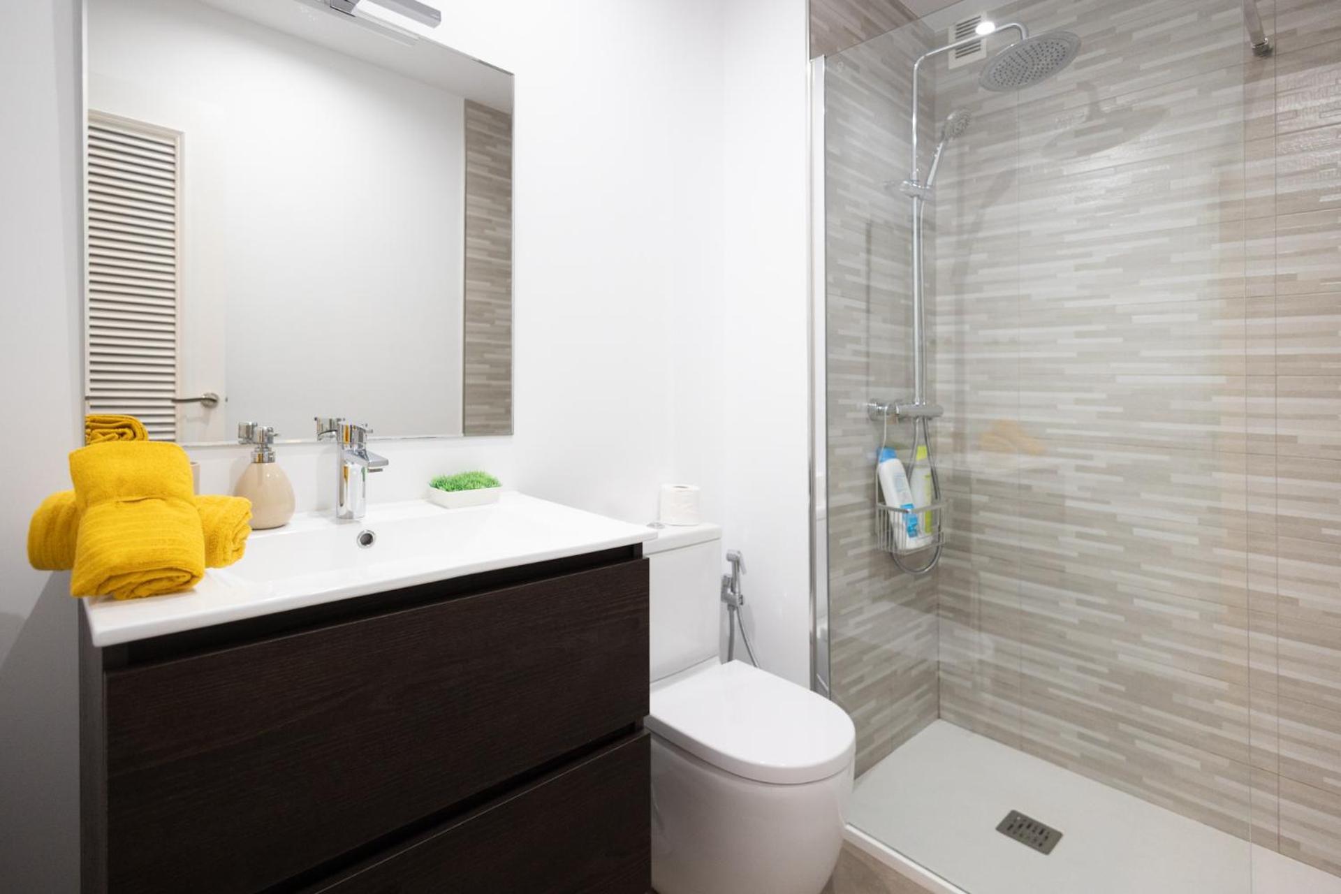 Apartamento Nuevo, Grande Con Garaje, Arena, Casco Viejo