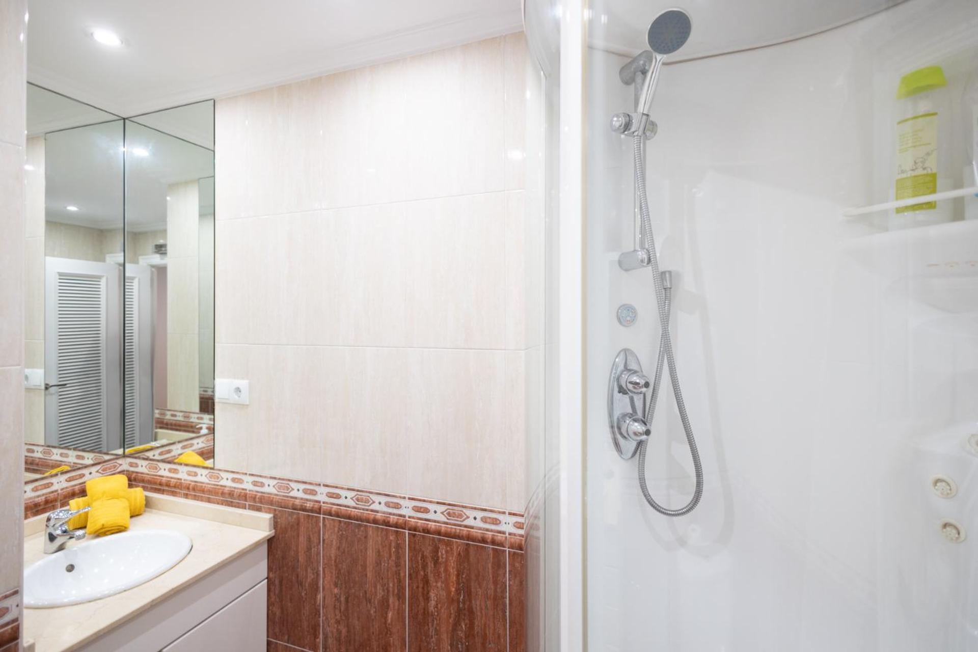 Apartamento Nuevo, Grande Con Garaje, Arena, Casco Viejo Bilbao