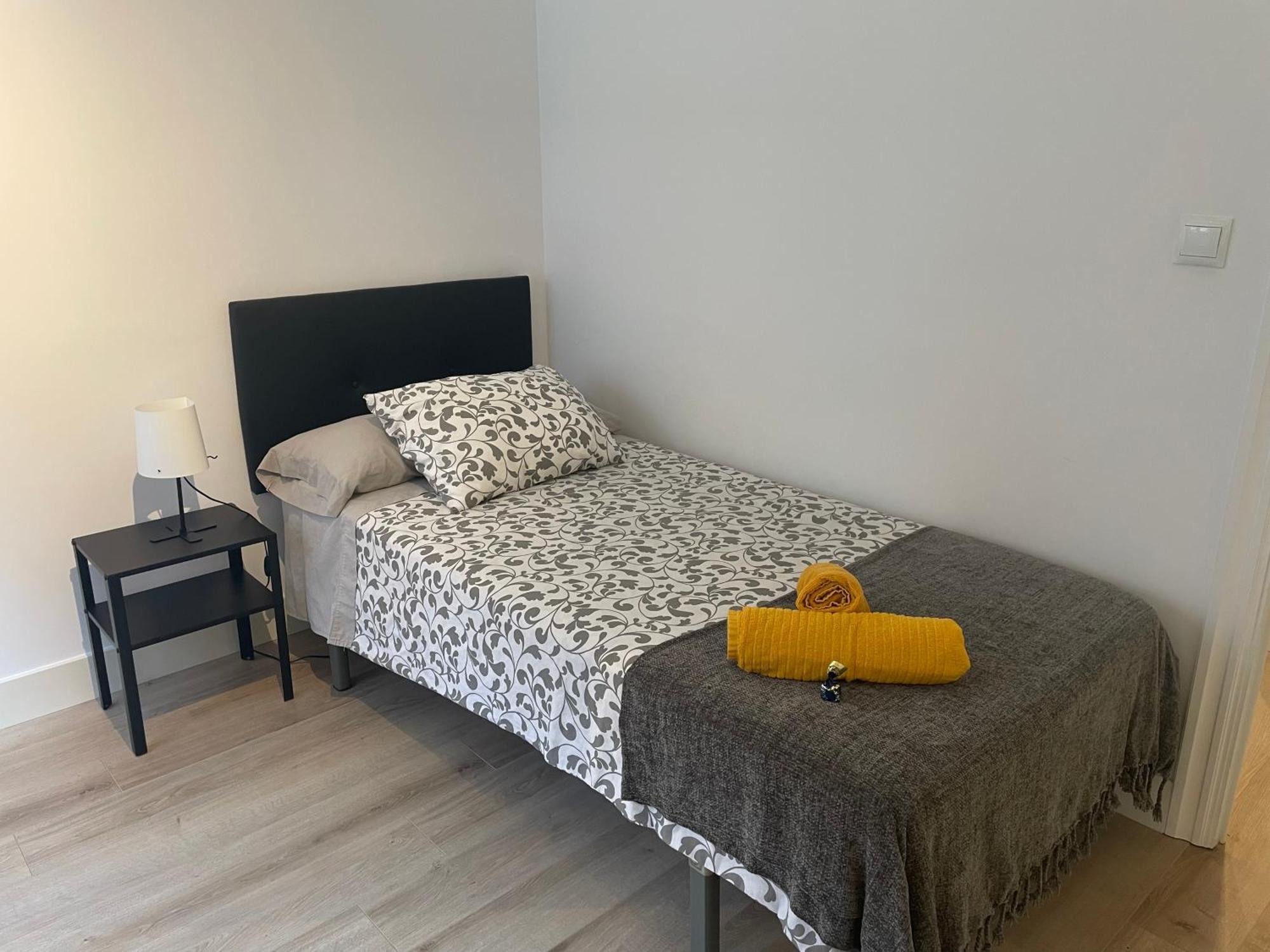 Apartamento Nuevo, Grande Con Garaje, Arena, Casco Viejo