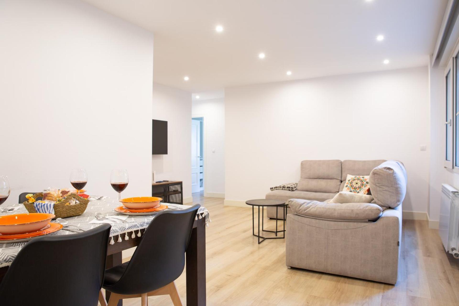 Apartamento Nuevo, Grande Con Garaje, Arena, Casco Viejo
