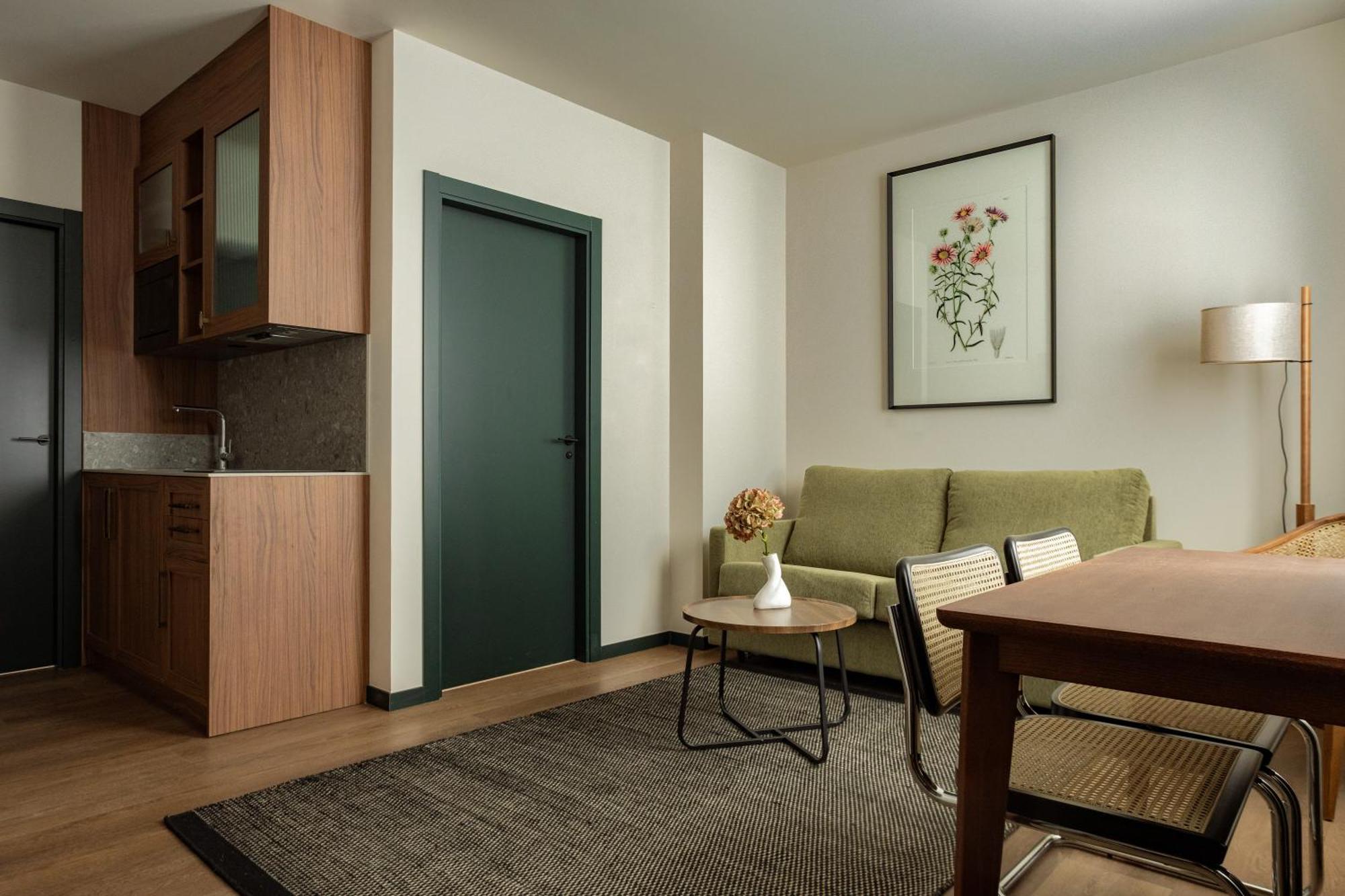 Aparthotel Batimont & *