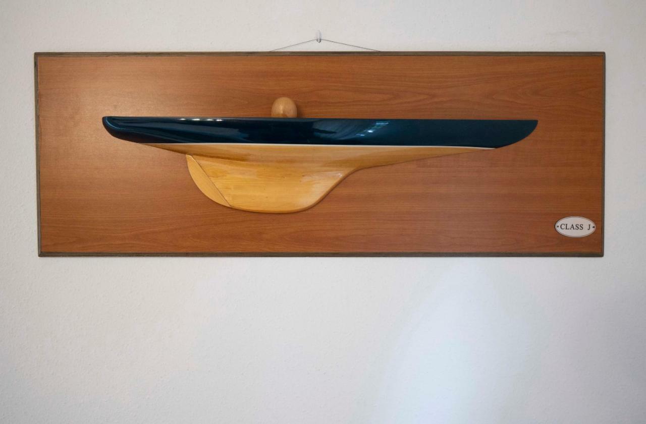 Volantin I By Aston