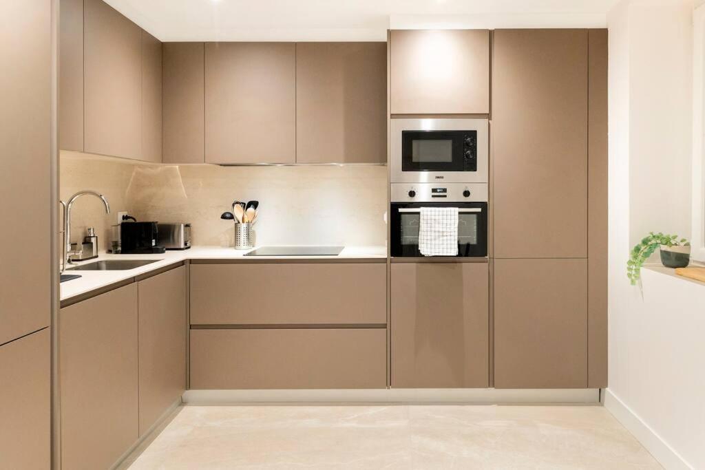 Ot 5 Bedrooms 4 Bathrooms Luxury In Old Town *