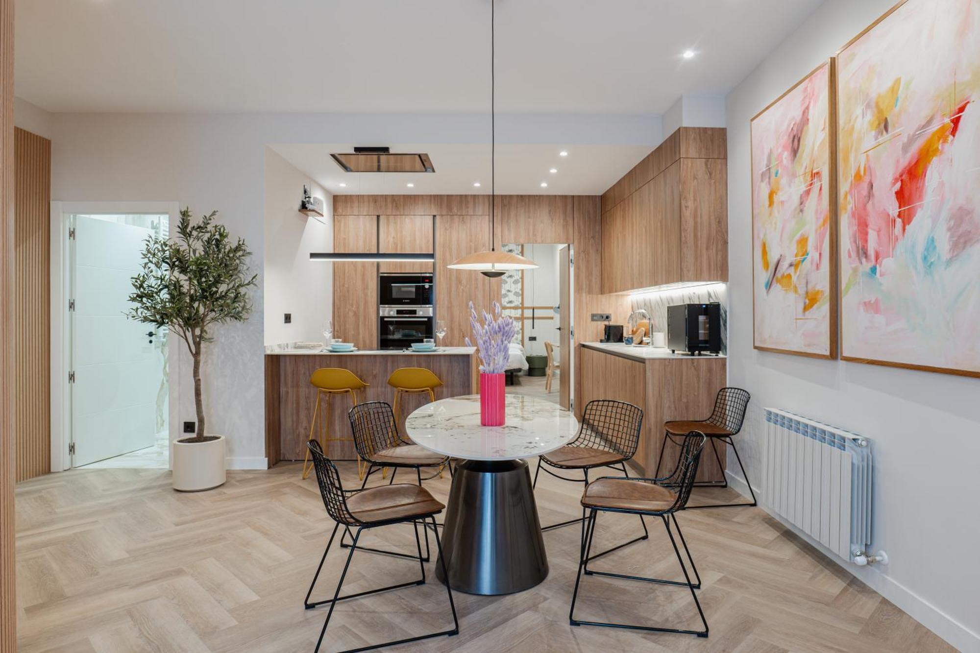 Premium With Parking By Aston Apartment