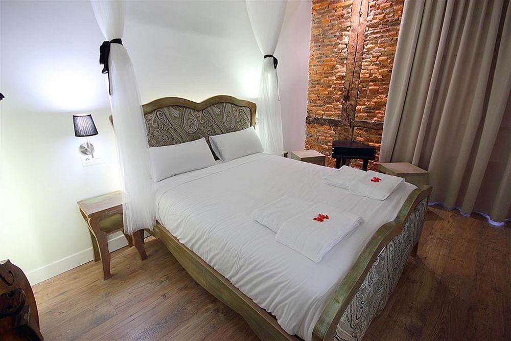 Basque Boutique 2*